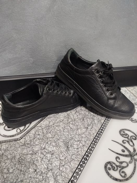 Жіночі кросівки,натуральні шкіра.