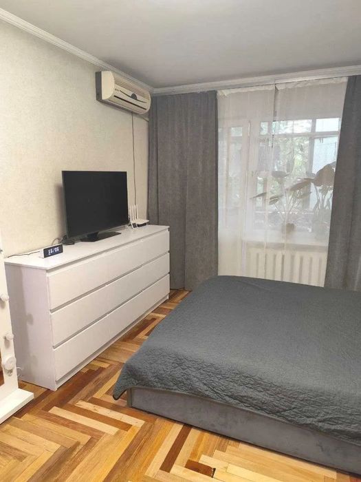 Продам 1 ком кв-ру в центре , ул. Героев Крут (12  Апреля) 3/9 - More