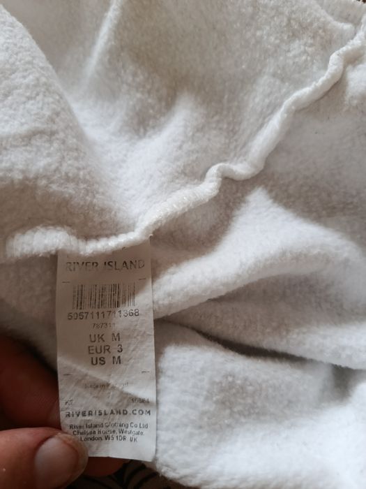 Продам кофту з рюшиками