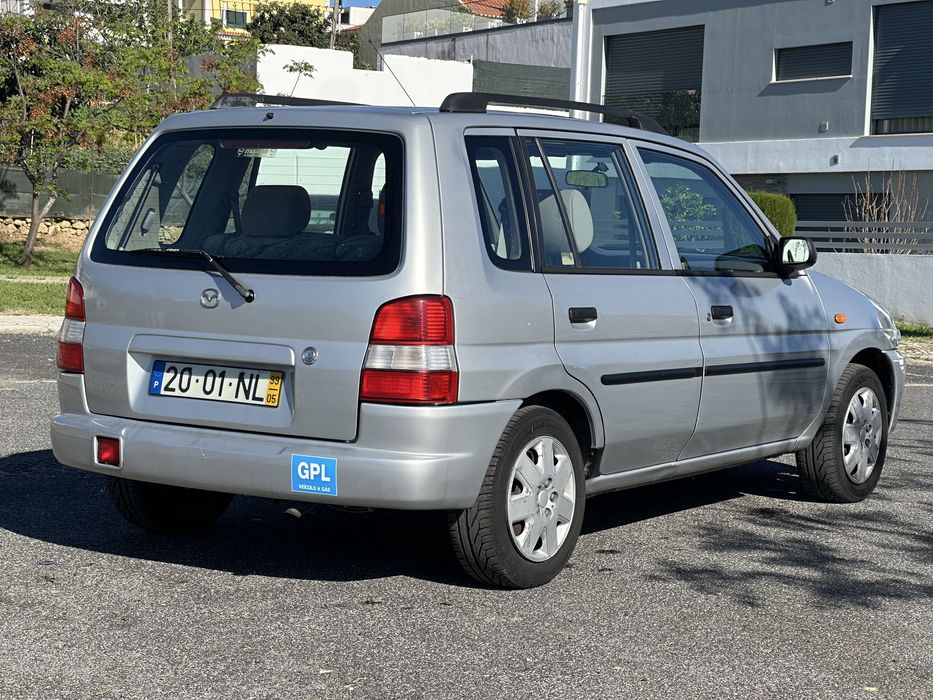 Mazda Demio 1.3 Glx de 1999 a gás