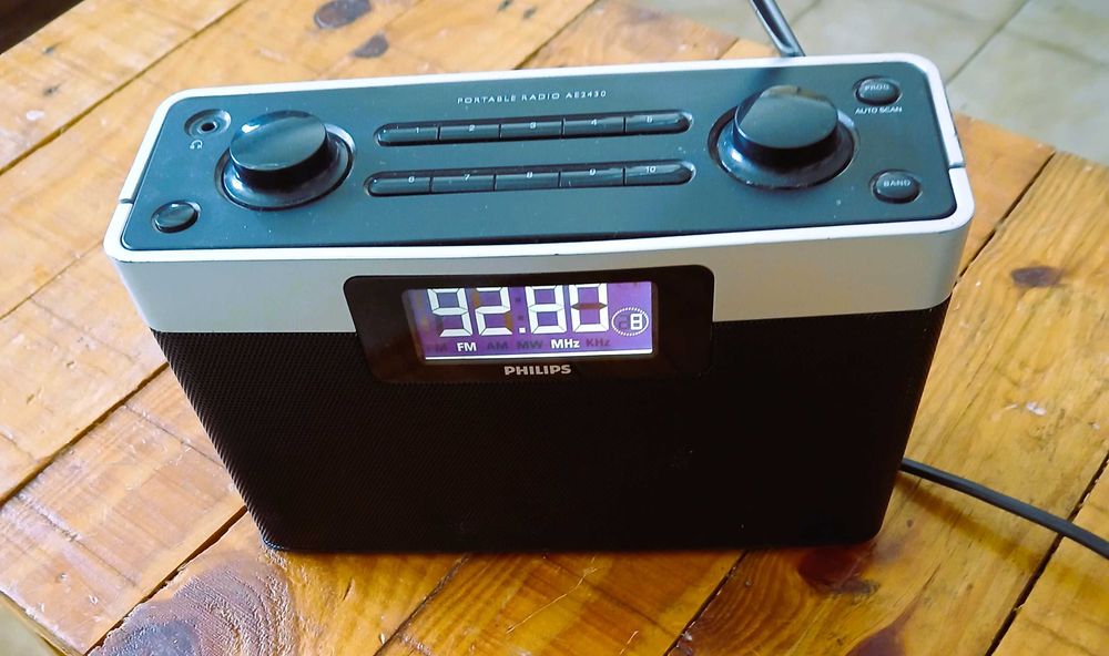 Rádio Philips modelo AE2430
