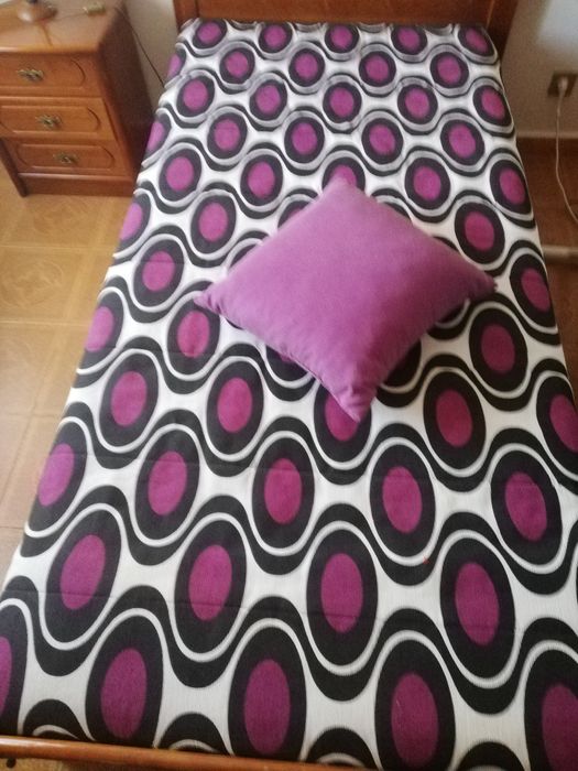 Colcha roxa Cama de solteiro