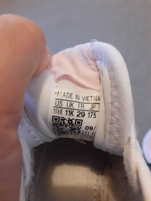 Tenis menina Nike e Adidas