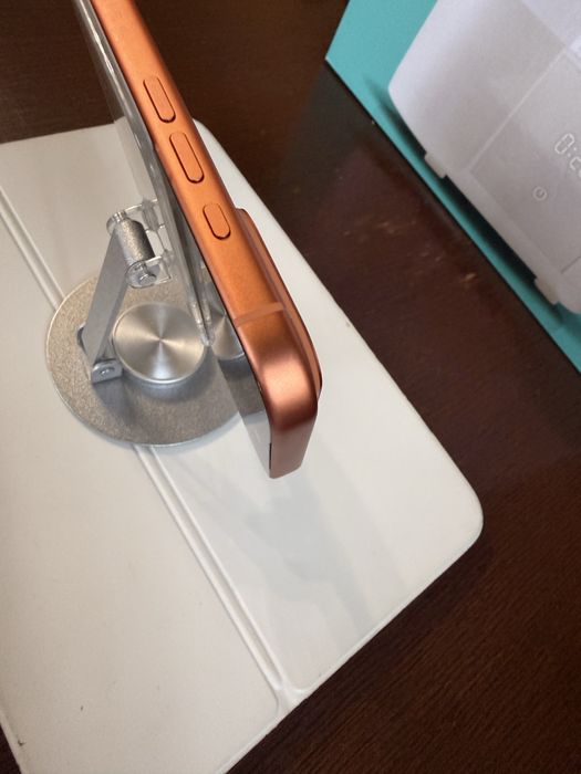 iPhone 17 pro orange(заблокований)
