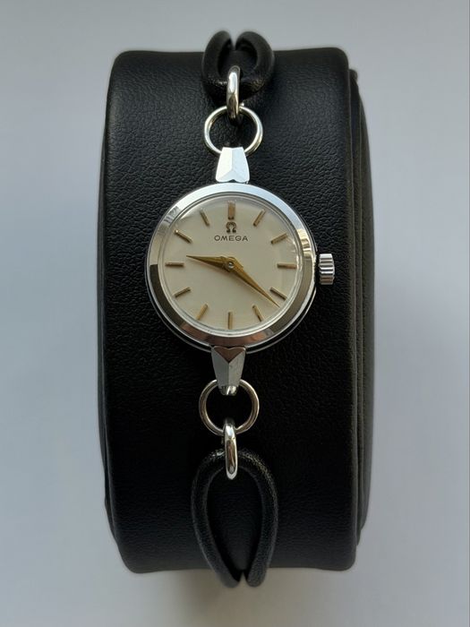 Damska koktajlowa vintage Omega CAL. 244. REF. 2795–8 z 1956 roku.