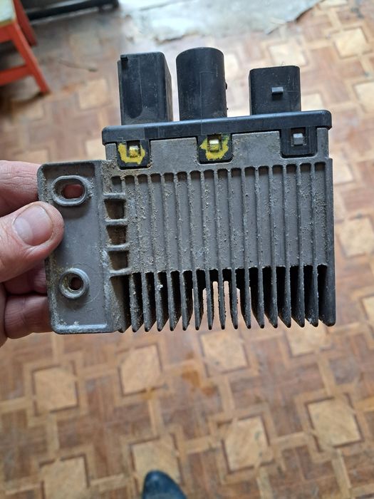 Блок управления вентилятором VW T5 Фольксваген Т5 2003-2010