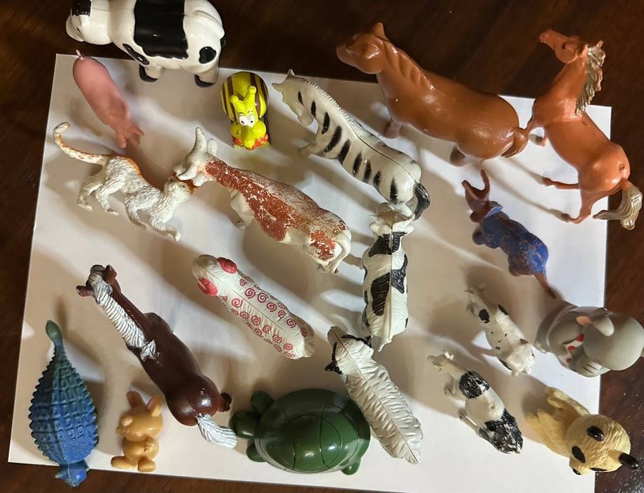 Фігурки коники , корови