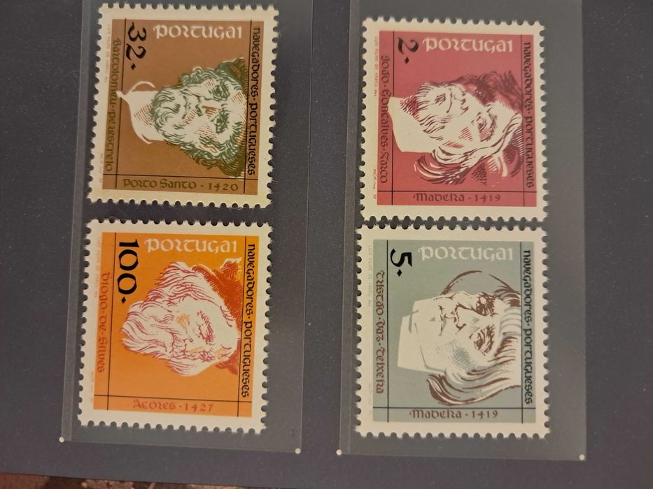 10 Livros dos CTT com selos