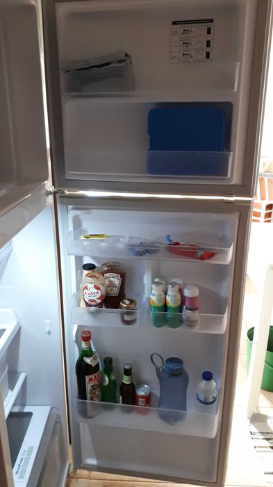 Frigorífico Samsung de 2 portas com congelador