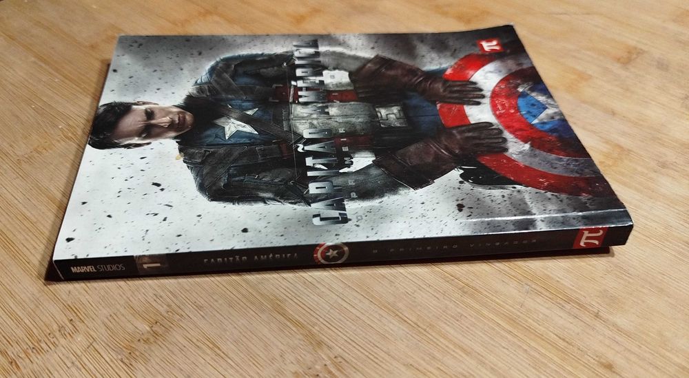 Livro do Capitão América- Nasceu um Super-herói (2011)