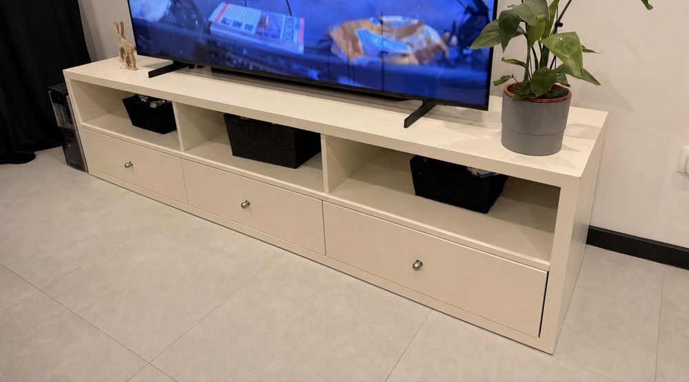 Szafka RTV z prowadnicami blum