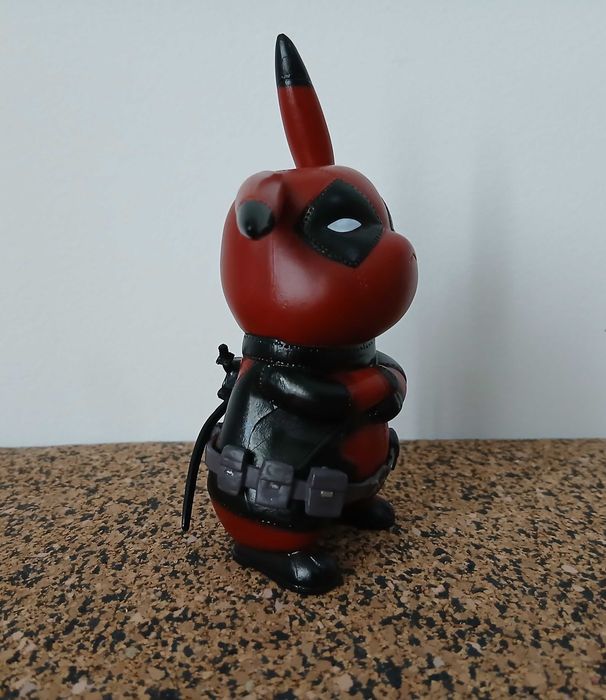 Figura - Deadpool Pikachu