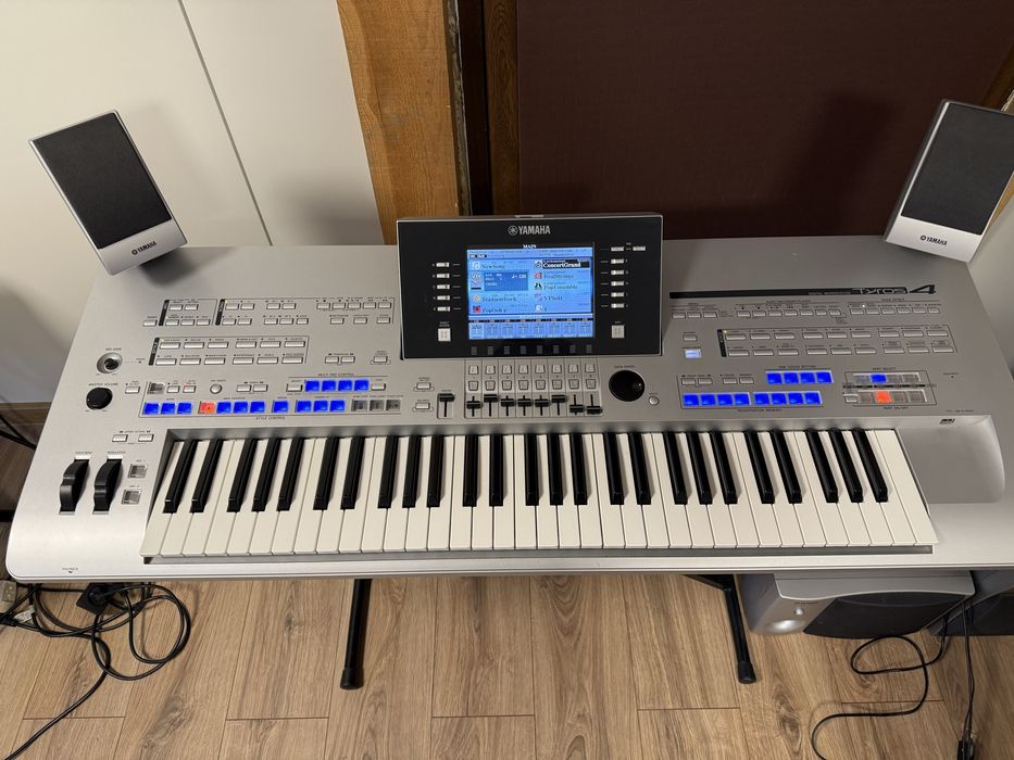 Keyboard Tyros 4 z Głosnikami