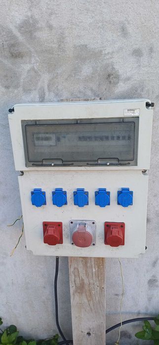 Contador de luz usado em obra