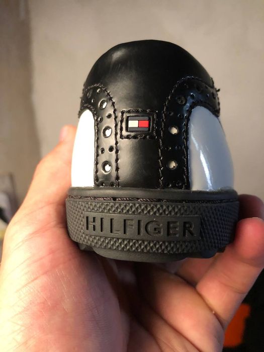 Жіночі чорно білі брогі від tommy Hilfiger , 40 розмір