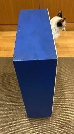 Antigo roupeiro em madeira para a boneca Nancy