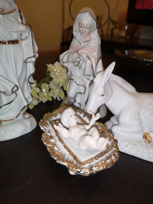 White Porcelain Nativity Scene64752095377921122