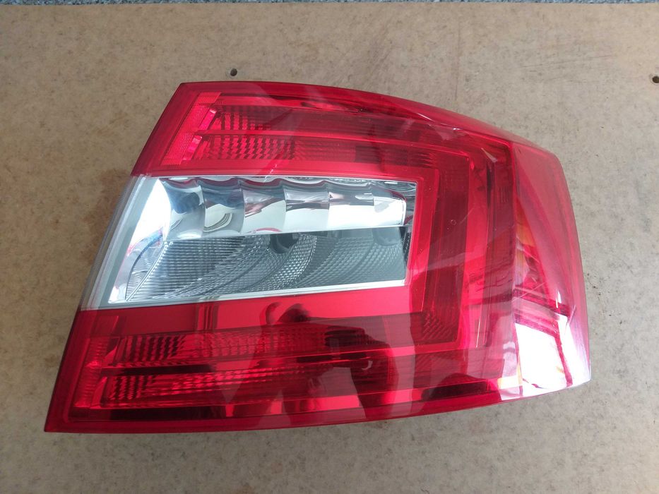 Farolin Traseiro Direito Skoda Octavia MK3 Hatchback