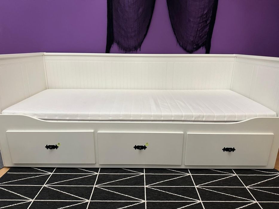 Cama de cor branca