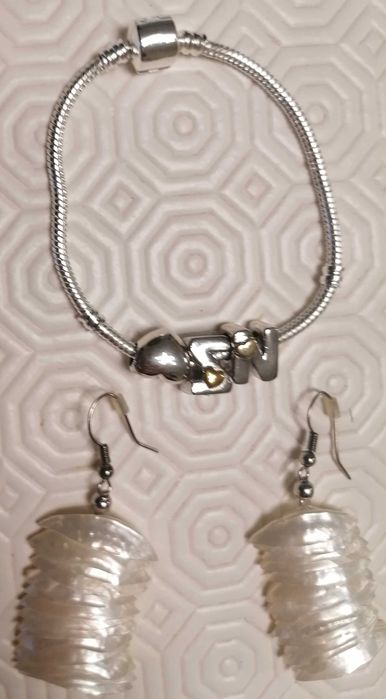 Brincos e pulseira, o lote todo por 10€