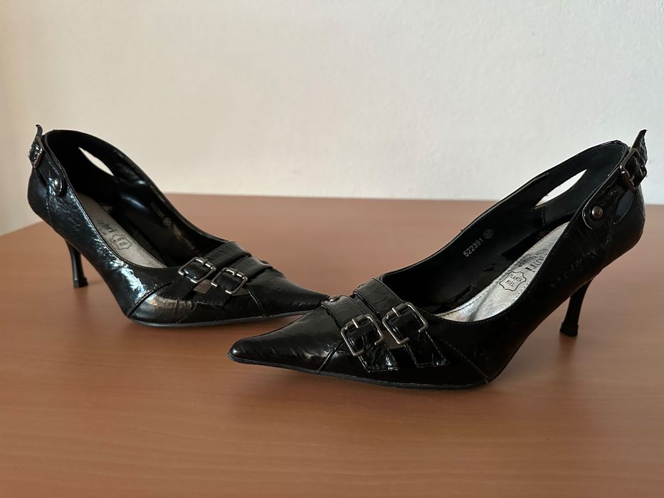 Sapatos Pretos Verniz Nº 37