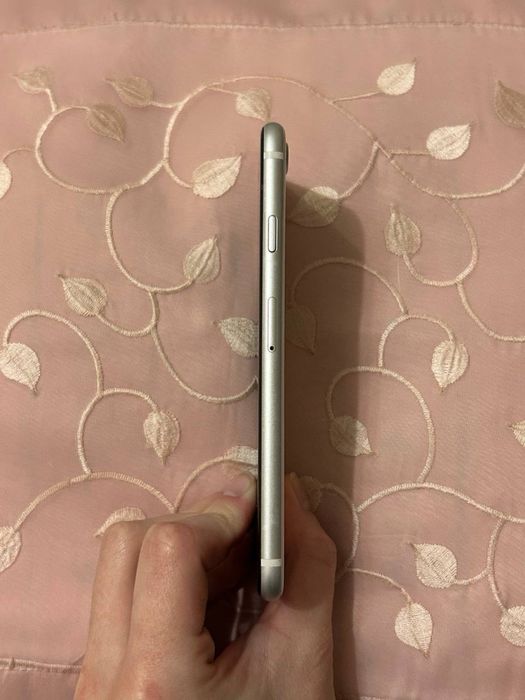 Iphone SE 2020 білий white 64 gb у дуже гарному стані телефон apple