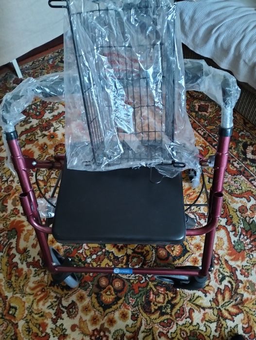 Продам ходунків для інвалідів на колесах