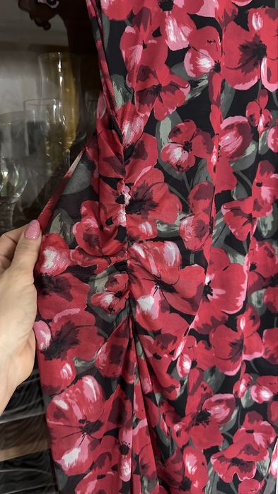 Sukienka maxi H&M z tiulu w czerwone kwiaty