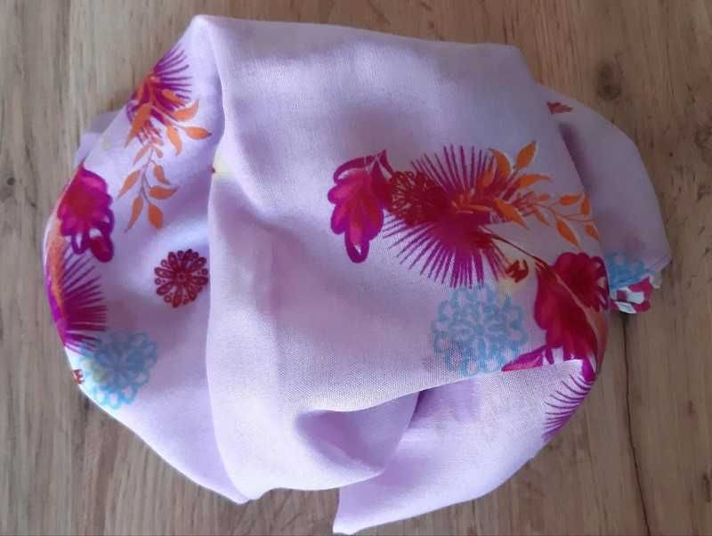 Różowa apaszka damska