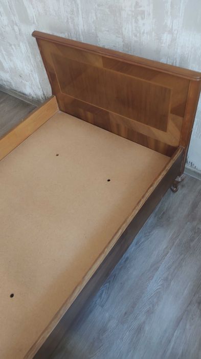Продам ліжко  без матрацу