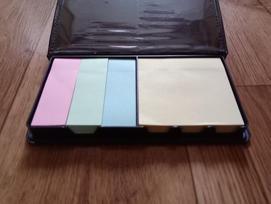 Sprzedam poręczny organizer do kartek samoprzylepnych, NOWY!