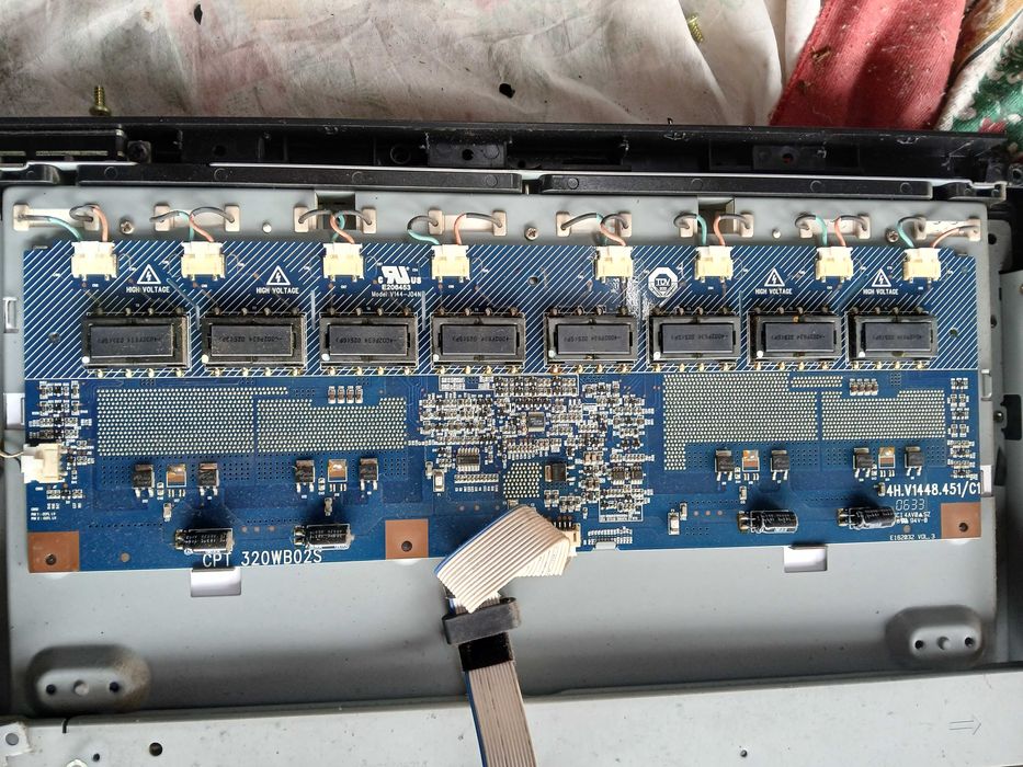 PEÇAS - TV LCD 32" - Samsung LE32R32B -com Ecrã Partido!!!