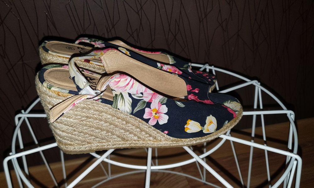 Sandałki na koturnie Boho 38.