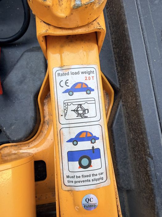 Podnosnik samochodowy elektryczny