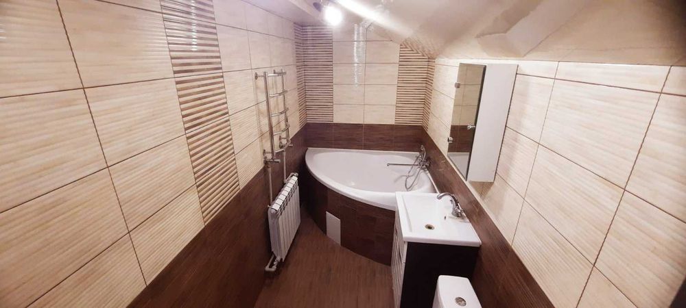 Продаж 2 поверхового Будинку. Власниця.