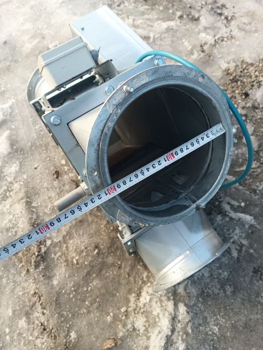 Trójnik z przepustnicą do wentylacji