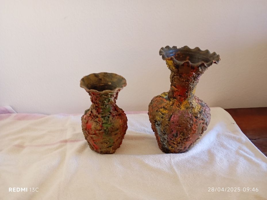 Duas jarras decorativas antigas