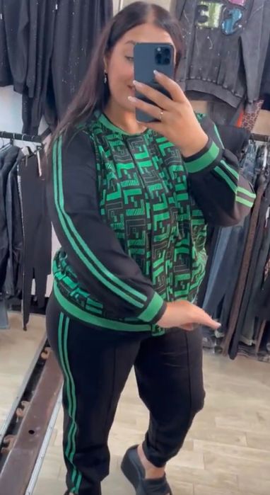 Жіночі костюми в батальних розмірах