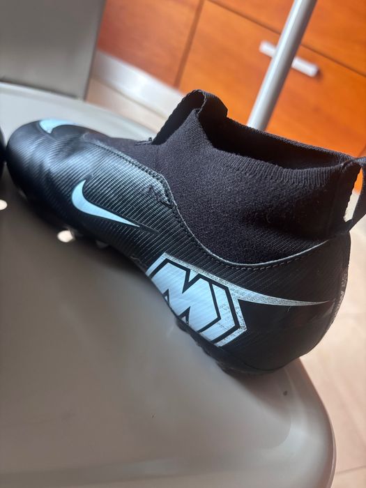 Chuteiras de criança tamanho 34 Nike