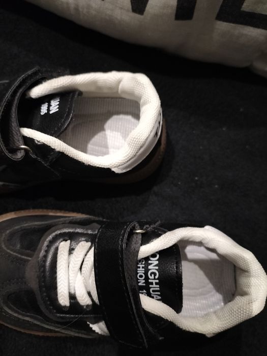 Sneakersy chłopięce 28