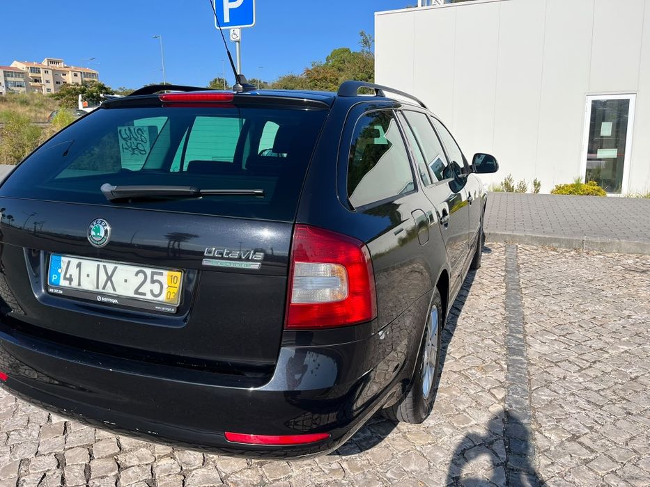Carrinha Scooda preta