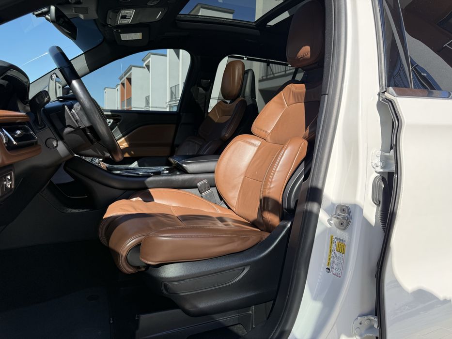 Продаю плагін-гібрид Lincoln Aviator