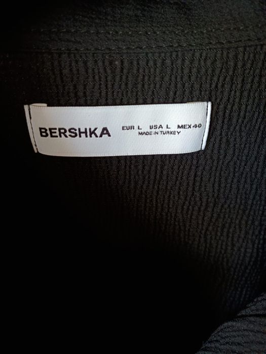 Koszula męska z krótkim rękawem Bershka.