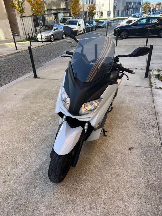 Yamaha X-Max 125