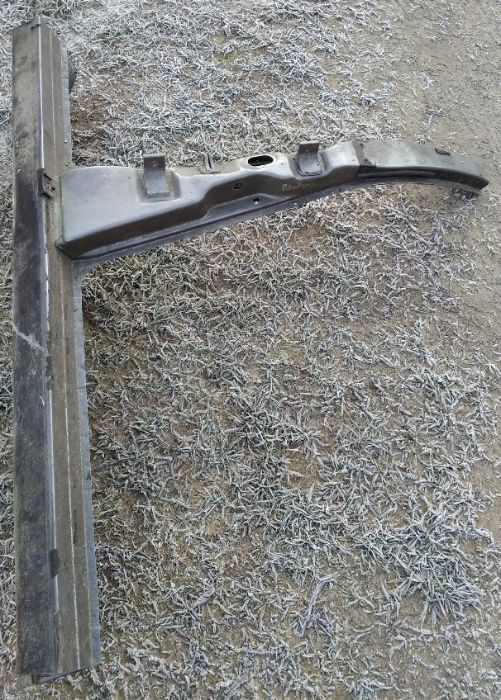 Ауді-100с3 Стійка дверей.