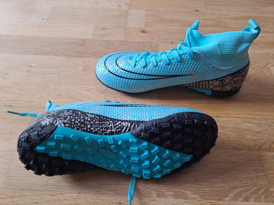 Turfy,buty do gry w piłkę nożną
