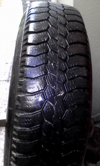 Tenho peças  Peugeot 309 chorus t  Pneus Michelin 145 R 13 74 S e 3 P