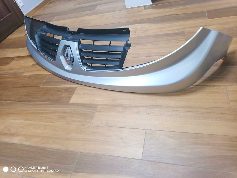 Sprzedam Grill Atrapa Renault Trafic II  lift