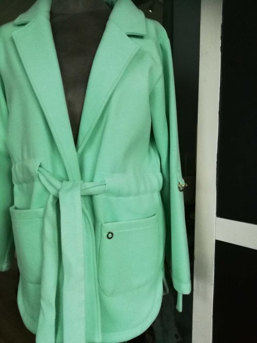 Płaszcz damski mięta pasek