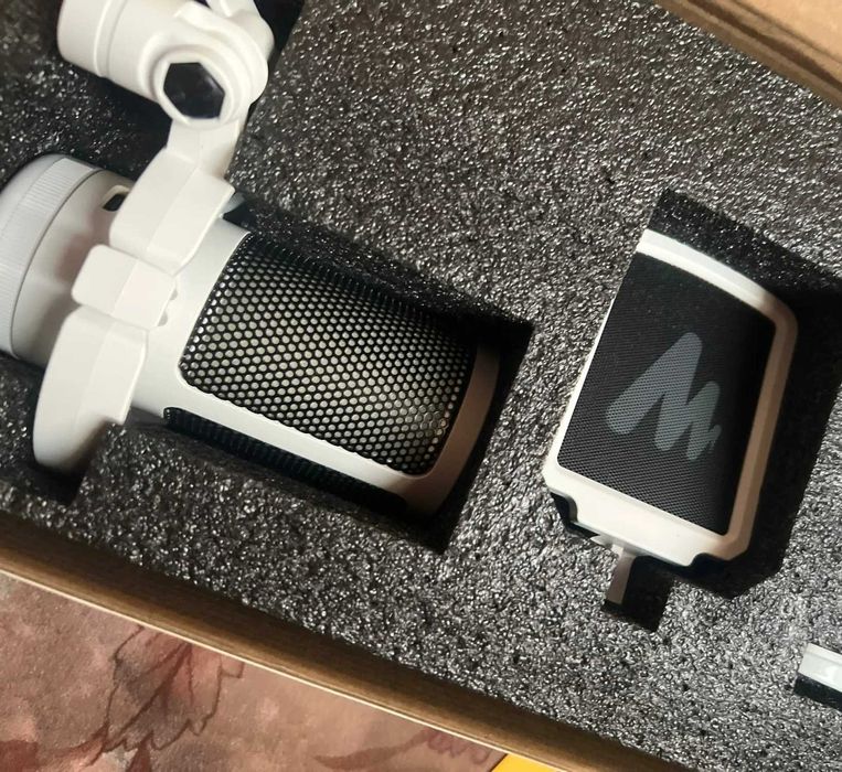 Микрофон с радио интерфейсом и подсветкой Maono DGM35S